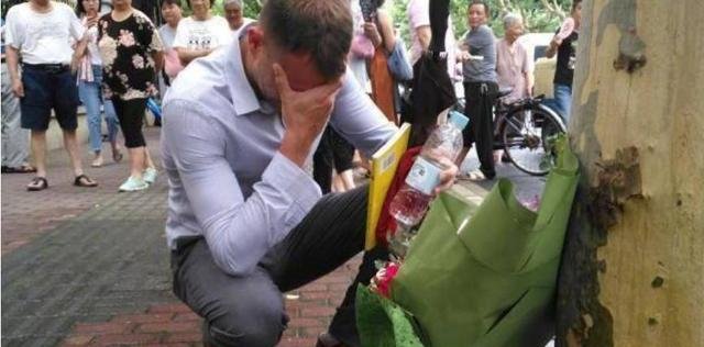 胡歌悼念上海砍人事件，不是炒作，真实原因真爱粉都不一定知道！