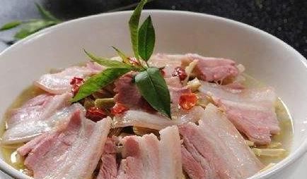  「珠绣胸针」你离小仙女只差一件闪闪的配饰，DIY手工珠绣饰品，附教程