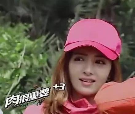 图集别人干活，她在不停换发型，怪不得热巴和娜扎都红了，她红不