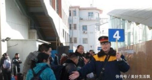 新疆离市区最远的火车站, 坐了第一回不敢做第二回, 打车要80元!