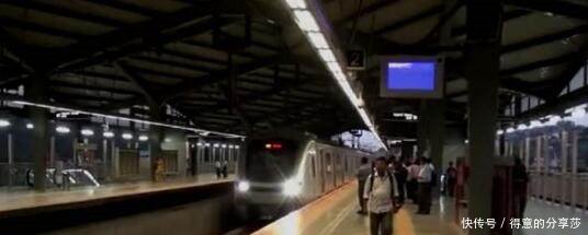 奇葩一幕！印度火车跑着跑着突然失联，揪出真相后直接给司机跪了