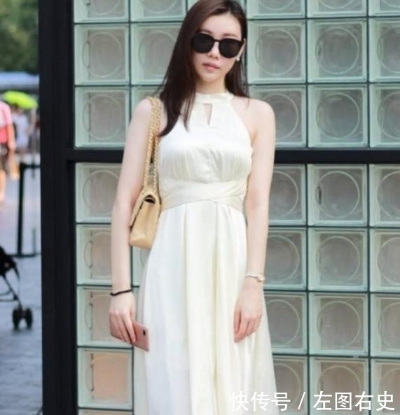  美女：街拍美女：穿着时尚的小姐姐逛街，身材苗条，休闲大方！