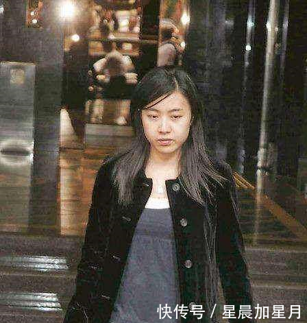 看了香港女首富甘比的搭配功力, 才知道刘銮雄为什么独宠她一人