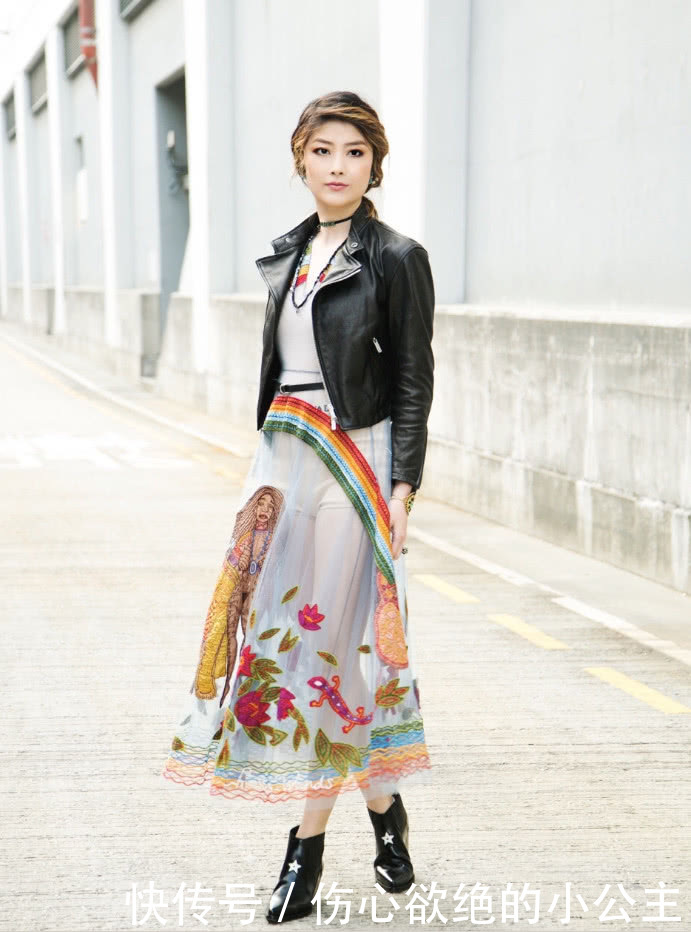 她出身豪门不惧潜规则，有李湘比不上的花式炫富，穿衣尽显气质！