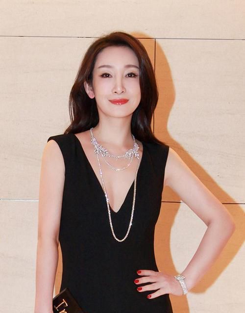  【姐姐】女人过了40就放弃“黑长直”吧！换上这5种发型，从阿姨变回姐姐