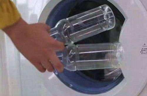  「清洗」在洗衣机放入这个东西，衣服洗得更加干净，还很环保