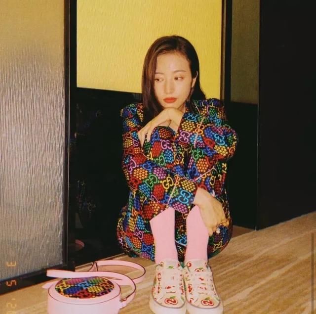  [时髦]没想到袜子也能穿得这么时髦！