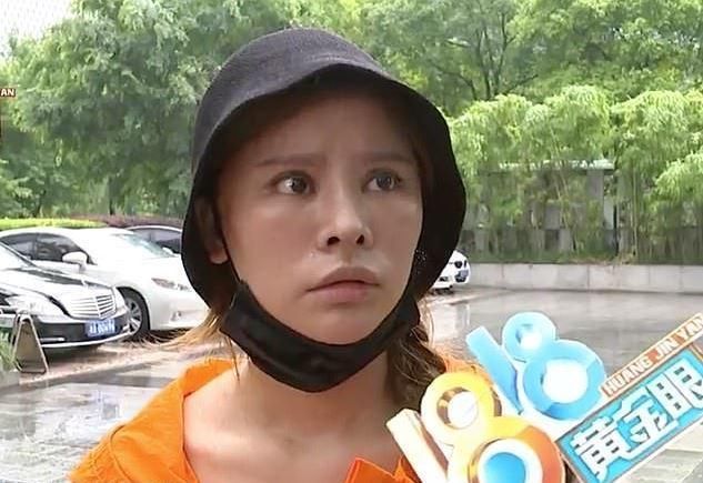 「不安」中国年轻女子整容失败,导致“永久的皱眉”,看上去一直很不安