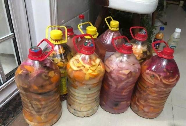  花生麸■节日期间，我们在家里做花肥，它充满了生育能力