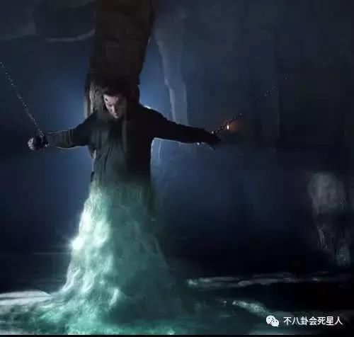 陈法拉和baby撞衫，看脸baby赢了，看脚暴露了baby的缺点