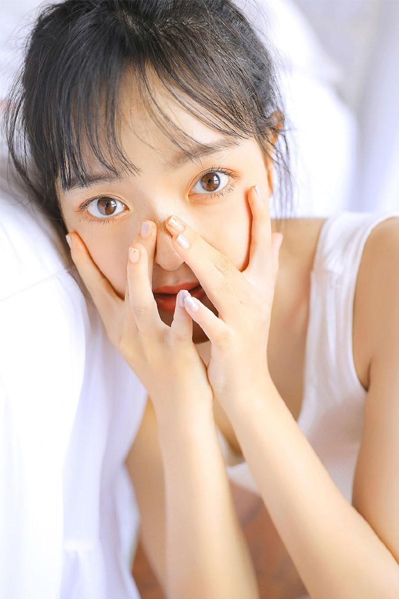 丰满美女尤物背心吊带性感长腿美女图片 第一辑