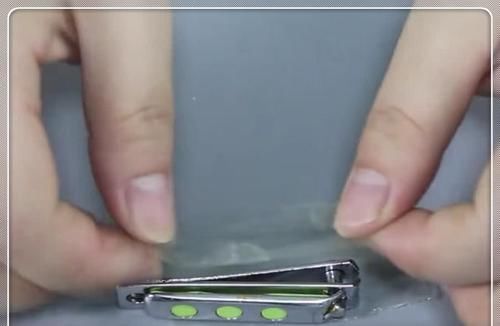  【没用】用了很久的指甲刀才发现，是一直没用对，难怪剪指甲到处乱飞