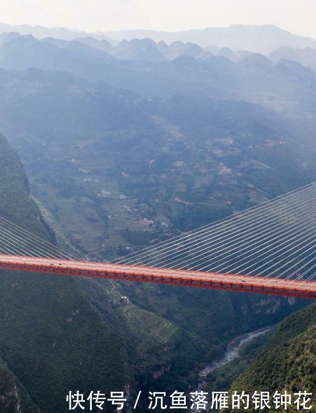 又一中国奇迹:云贵高原造出世界最高大桥,565米的高度折服世界