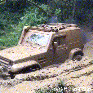 妹子，咱穿高跟鞋不是比高的，如此高的高跟鞋，走路都是个问题呀