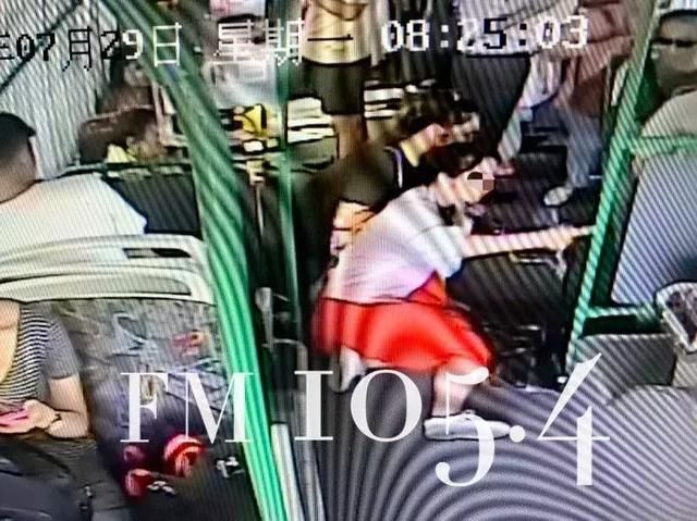 今早一女子突然瘫倒在公交车上......5天6次突破历史极值，杭州人