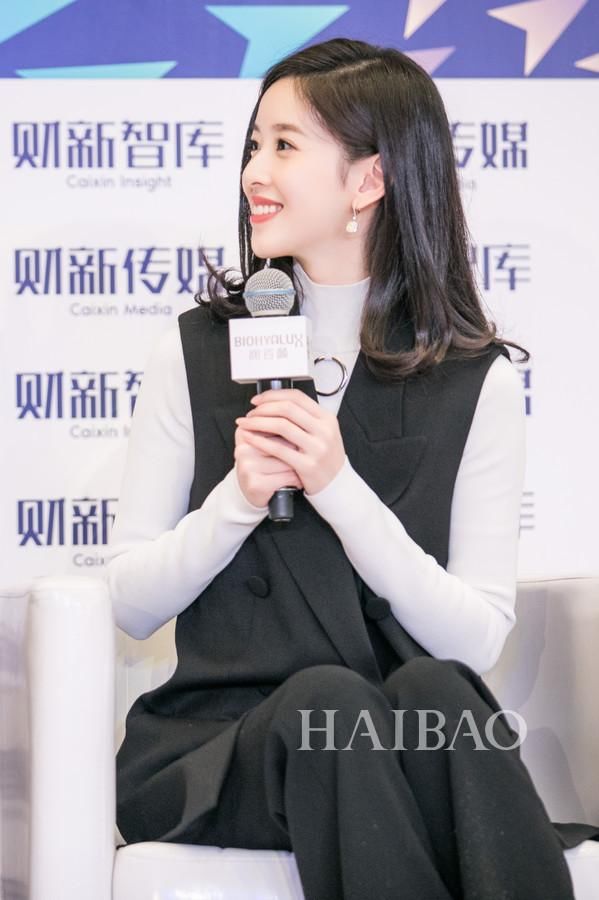 奶茶妹妹章泽天不仅人生开挂，衣品也从小土妹一跃成白富美？