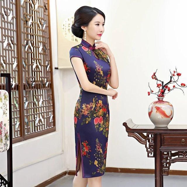 紫色水滴领旗袍，修饰女子高贵品味，提升女性优雅气质！