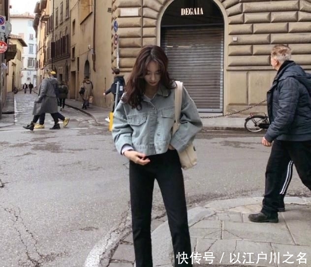  『带着几分』别纠结搭什么裙子？换它时髦指数飙升