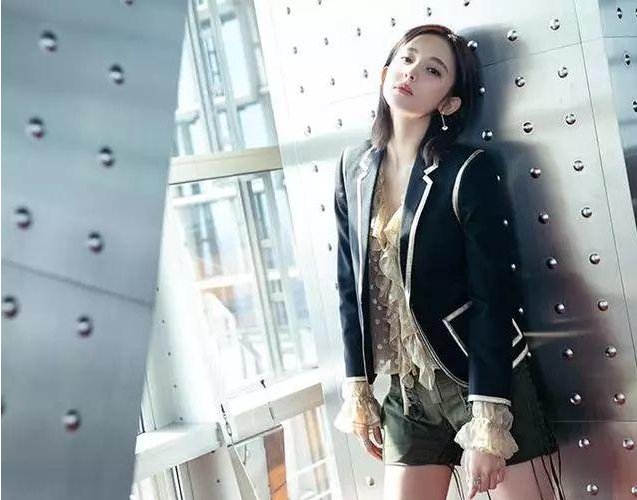 当娜扎撞衫到刘嘉玲，梁朝伟:果然我挑女人的眼光都那么独到