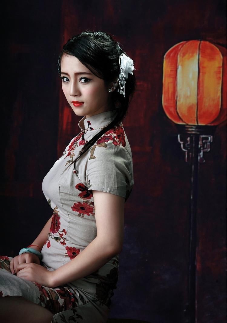 人像摄影：闺房娇花，清秀旗袍