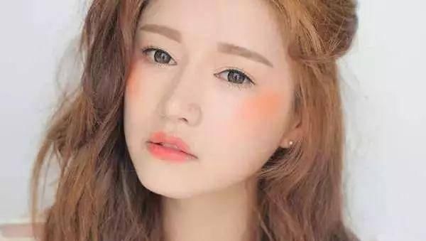  『回归』彩妆：细眉即将回归？流行哪些彩妆造型？