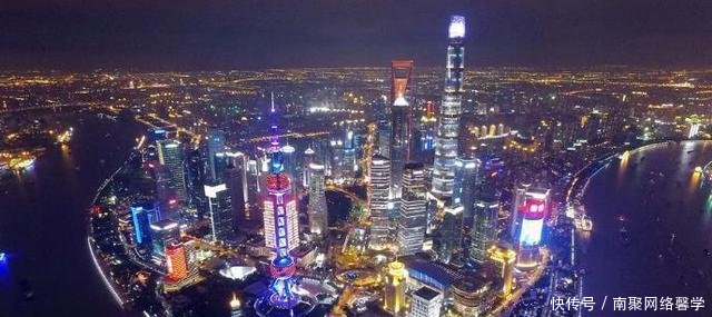 中国五大城市夜景对比, 四大一线城市也比不上香港
