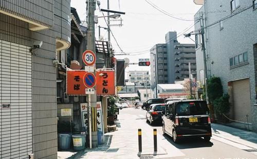  国家：日本这个拥有1万个火车站的国家，纵横交错，一不小心就会