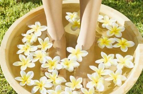 睡觉@女生睡觉前养成3个好习惯,养成素颜美人