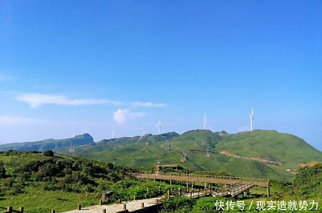 这里有碧草蓝天，这里有19度的夏天——乌蒙大草原