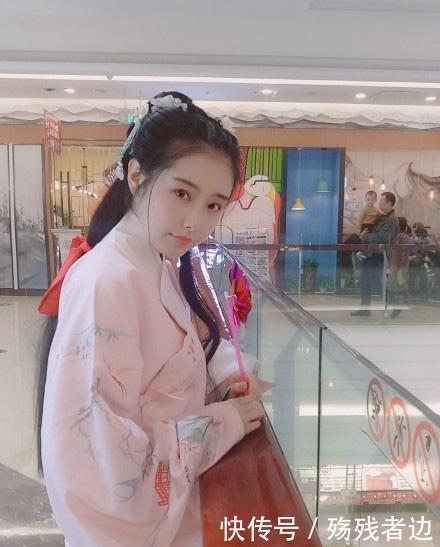 迷人:汉服街拍穿汉服的小姐姐,可爱又迷人,像极了下凡的仙女