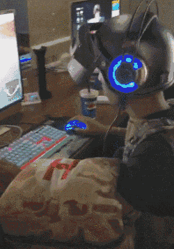  GIF：爆笑GIF：老婆总是这样梳头