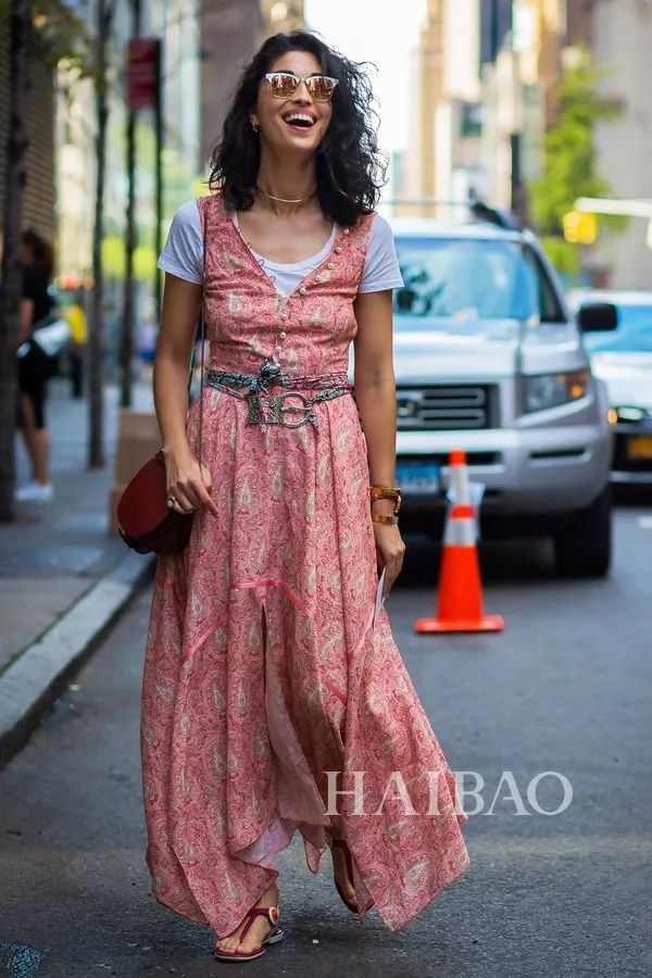 好看| 连衣裙+凉拖这组绝配CP，上班约会谁穿谁美!