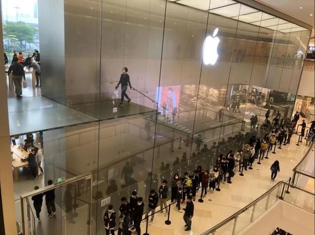  「上海美罗城」海底捞等位2小时、喜茶排队70分钟：报复性消费真的来了？