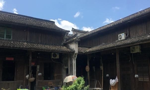 中国最“豪华”建筑，由千根柱子组成，晴不见日雨不湿鞋