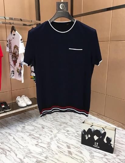 阿玛尼，汤姆布朗新款短袖T桖，别具一格设计，上身让你与众不同