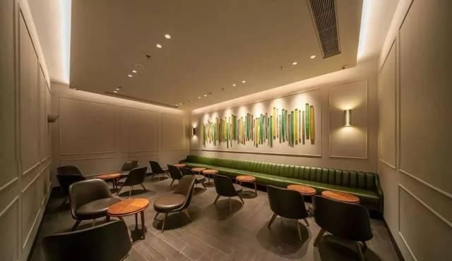 星巴克爆改百年老建筑，将闲置“废楼”改出王炸！网友：别卖咖啡