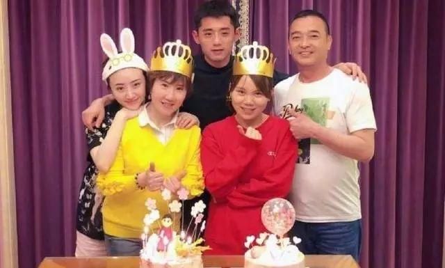 网曝张继科景甜已领证!并将于年底举行婚礼!网友:动作这么快，难