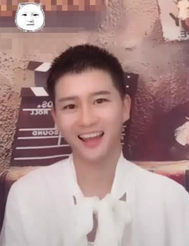 “钢铁肥宅”学化妆，几分钟后变身，这是开了美颜滤镜的区别？