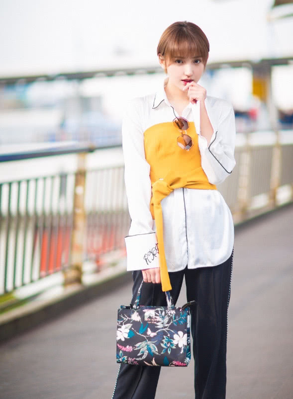 身材好就是王道，艾晓琪穿上“葡萄”皮裤，美到让人尖叫！