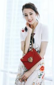 迪丽热巴又穿印花裙,肤白貌美太娇美,好身材尽显更是没话说!