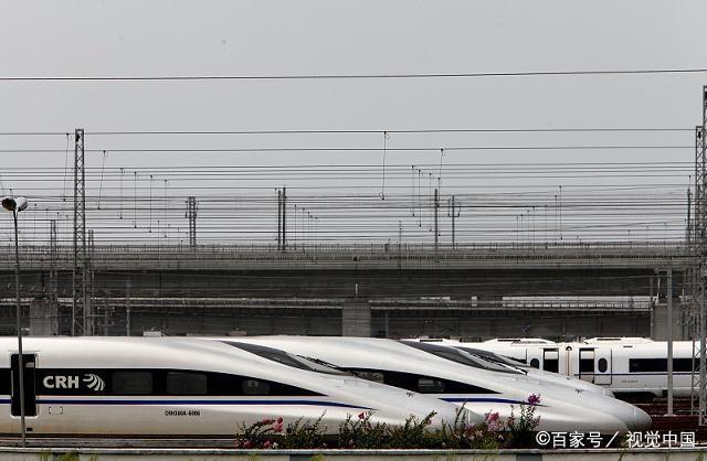 国产高速磁悬浮列车下线了，填补高铁和飞机速度空白