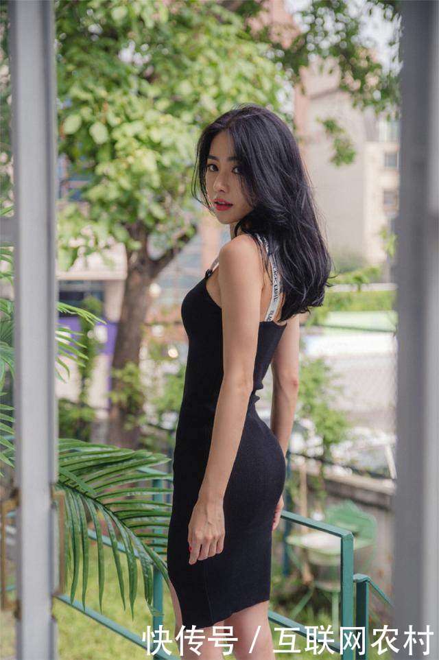 「迷人」时尚摆拍清纯女神穿连衣裙,窈窕身姿惹人醉!