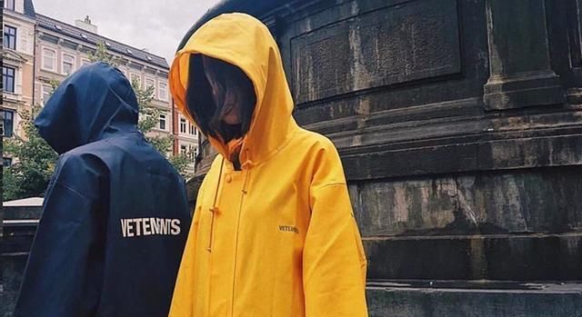 「卫衣」今年春夏嘻哈风不能停,破洞牛仔裤耍酷又有型,回头率百分百