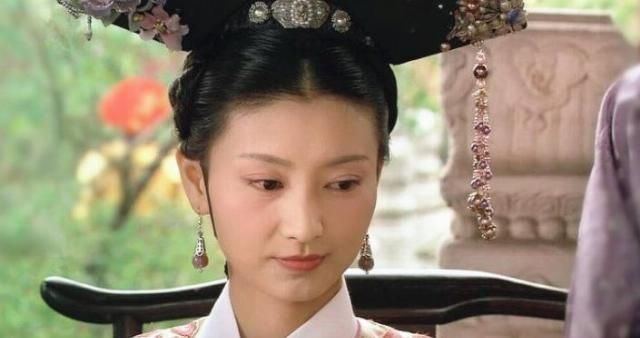 轻松:甄嬛传:斓曦去面试眉庄,轻松获得认可,却因一笑让导演沉下了脸