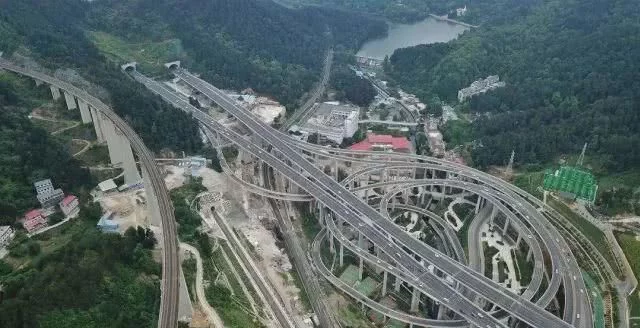 你踏足过云南的秀美风光,等一个人,陪我去贵州【2020热门旅游景点】
