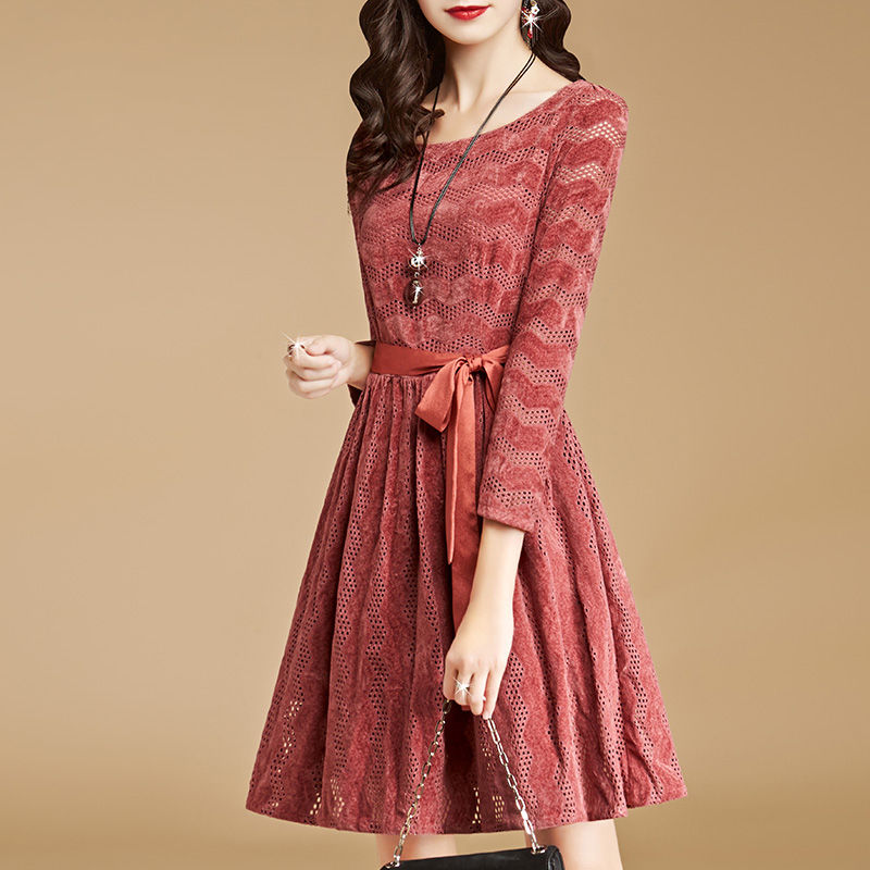 中秋朋友聚餐,我穿这款秋裙出席,惊艳全场,朋友都纷纷赞我美嫩