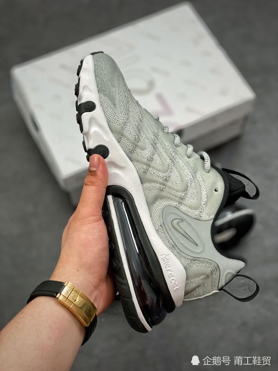  【耐克】AJ已落伍了，这款才是矮个子女生必备！耐克Air Max270跑鞋开箱