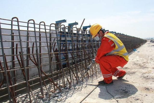  「技能」战疫情、保工期、比贡献 济南大东环举办护栏施工技能比武竞赛