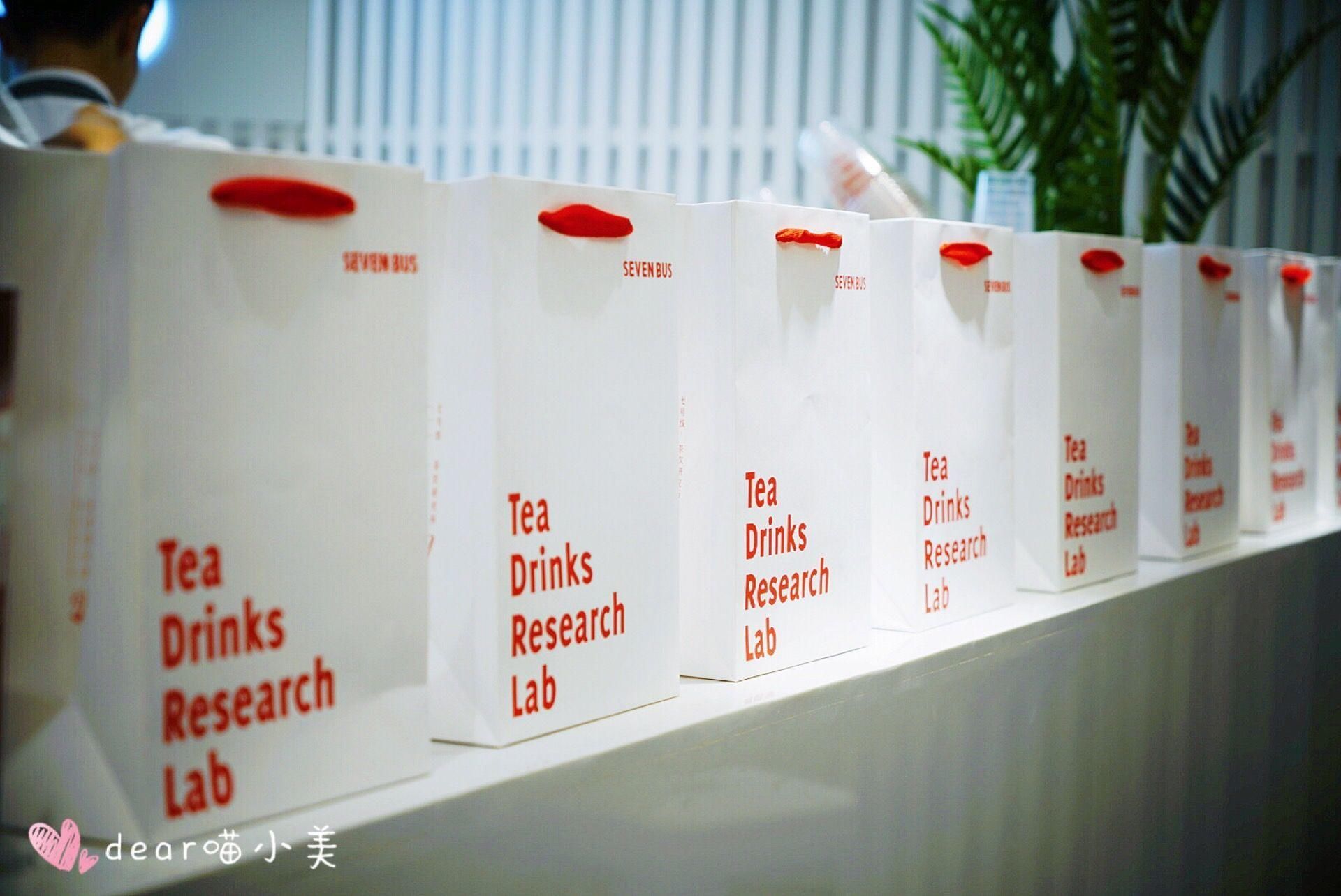 这家半年不到就开遍厦门的ins风饮料店,好看的