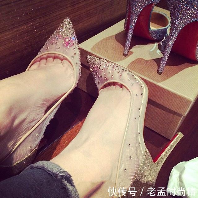  『细跟』网纱尖头高跟鞋，特别完美，穿上后给人一种端庄优雅的形象
